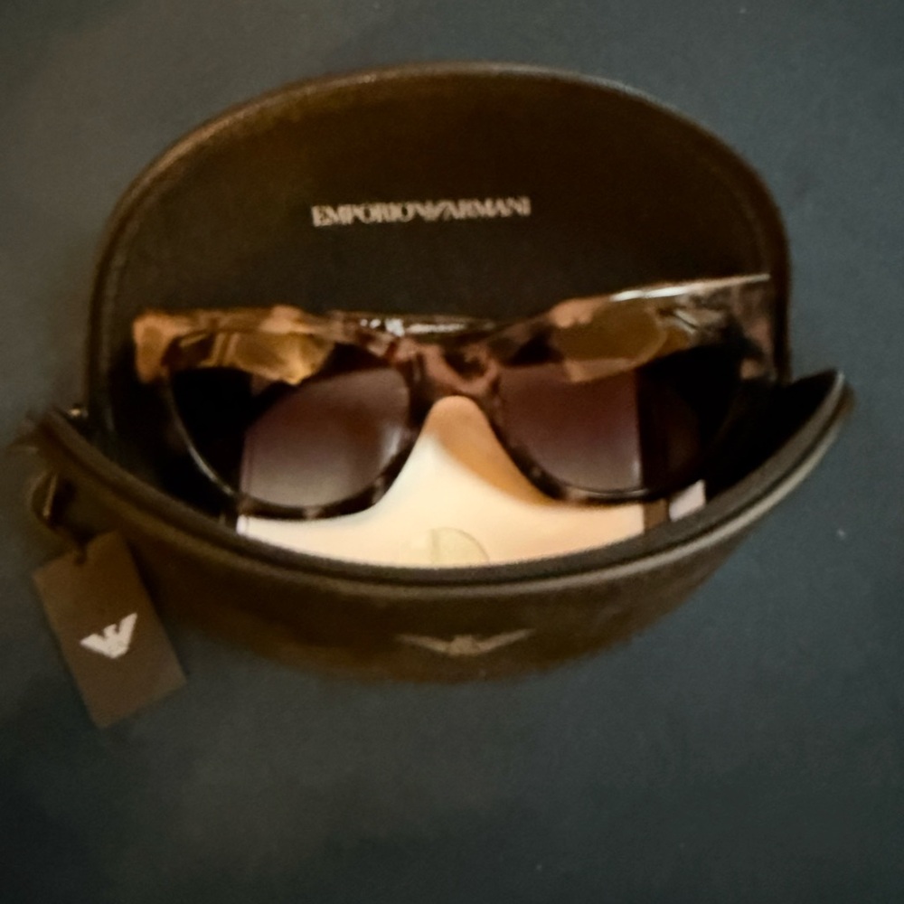 Emporio Armani Dark Sunglasses with Case Women’s New Tortoise